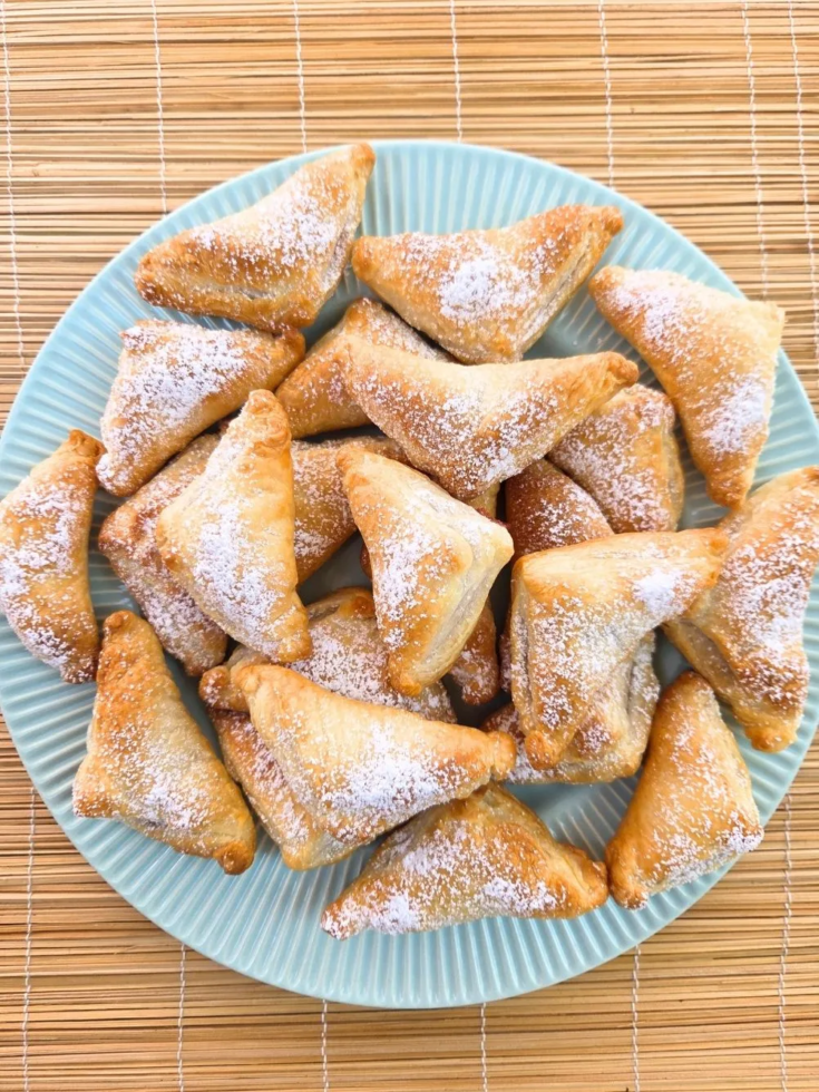 Jam puff pastry dessert triangles